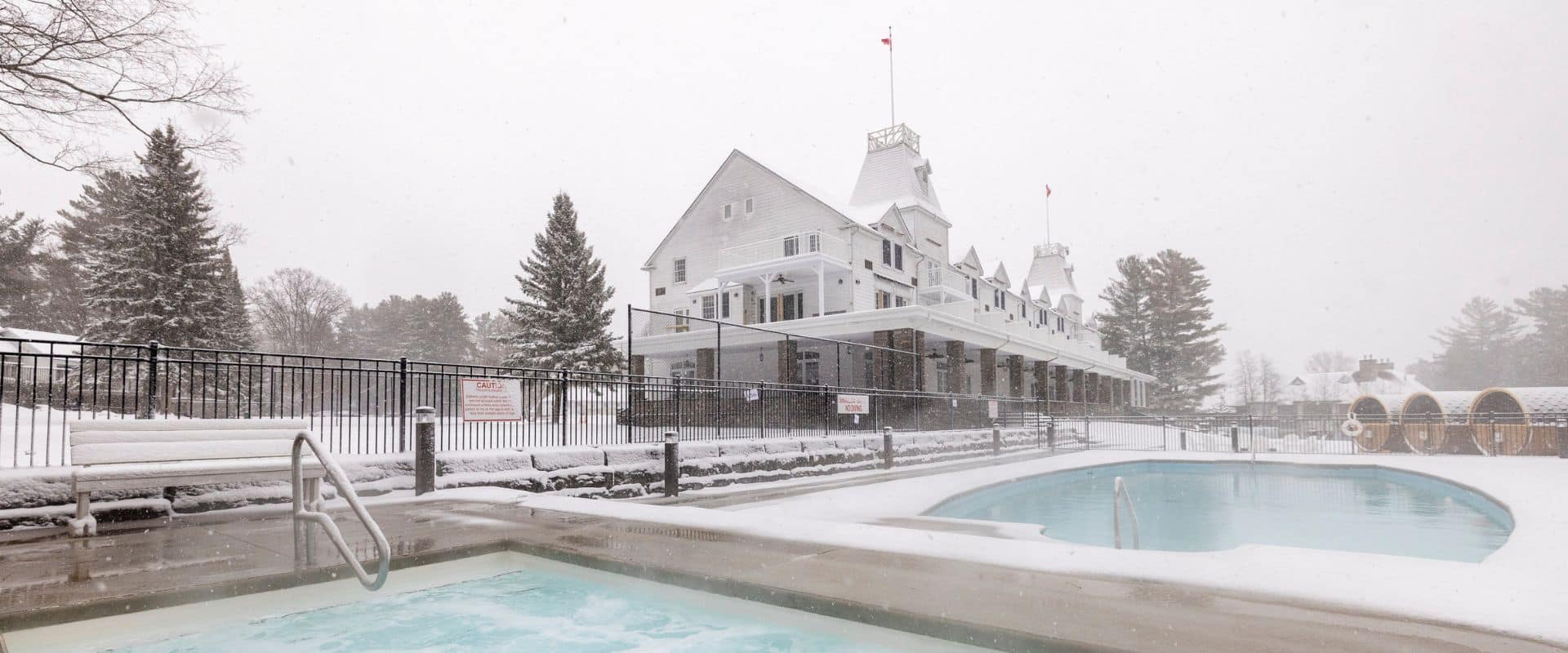 Windermere House Hot tub Lake Rosseau in winter