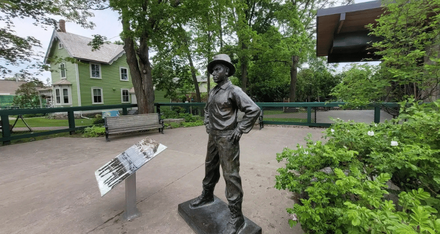 Statue of Bethune